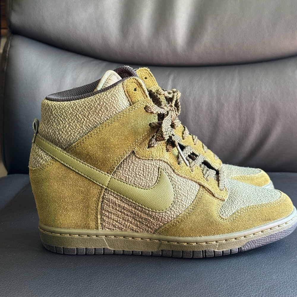 Nike Dunk Sky Hi Essential Wedge Rough Green Women’s Sneakers